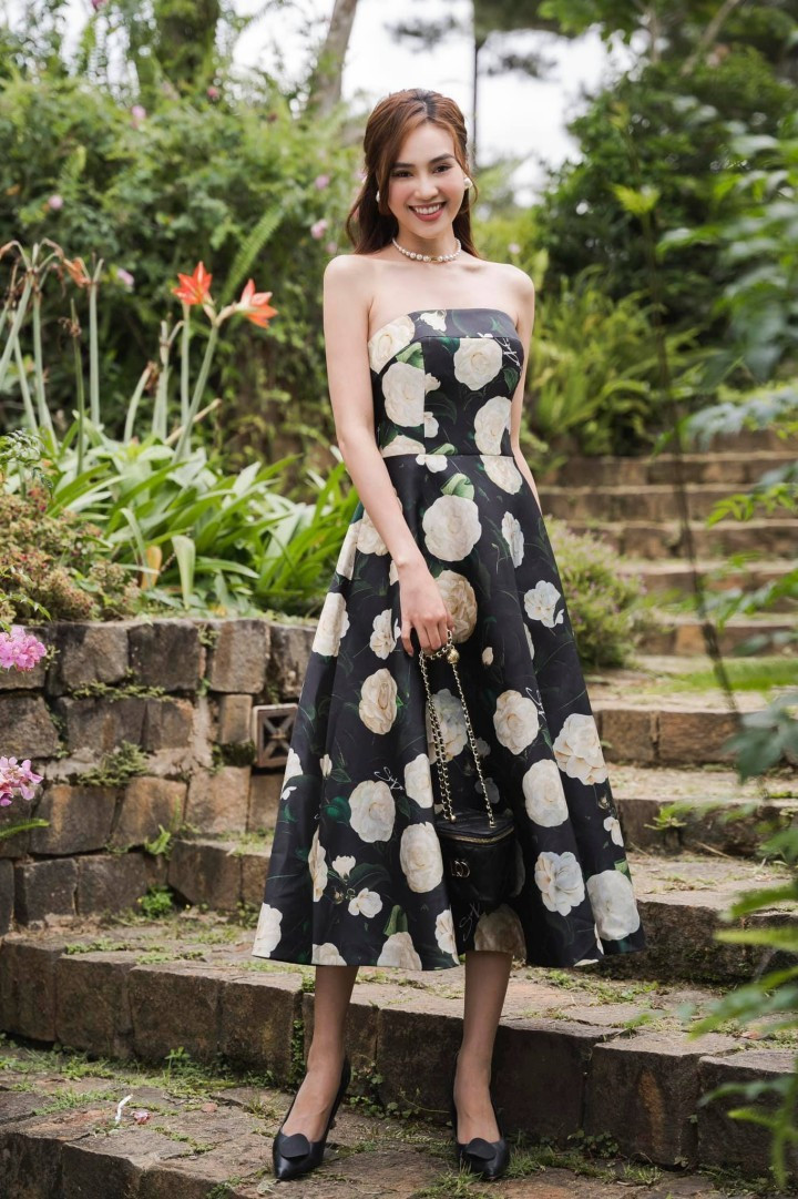 Angela Phương Trinh quyến rũ trong thiết kế đầm dài xẻ tà-4