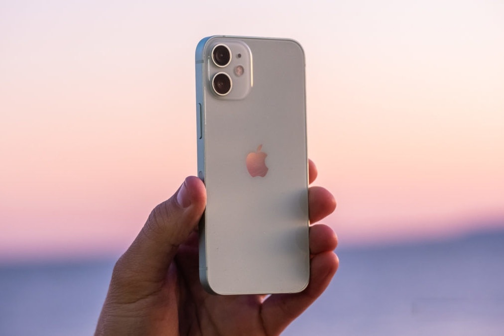 Apple ngừng sản xuất iPhone 12 Mini vì quá ế ẩm - 1 Apple ngừng sản xuất iPhone 12 Mini vì quá ế ẩm-1