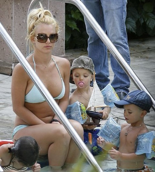 Britney Spears xuống sắc rõ rệt ở tuổi 40-12
