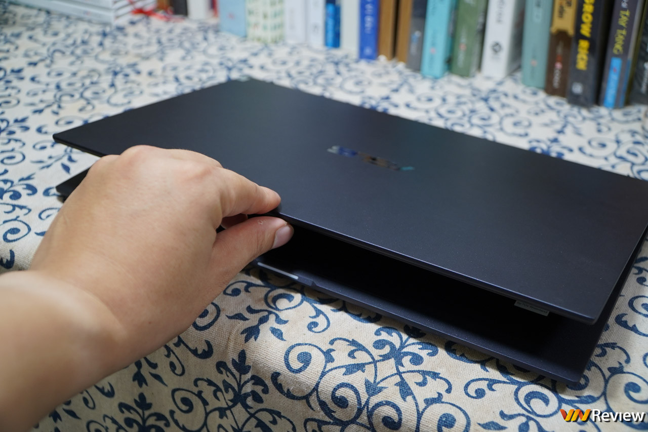 Trên tay Asus ExpertBook B9 2021: laptop mỏng nhẹ với nhiều tính năng độc đáo dành cho doanh nhân