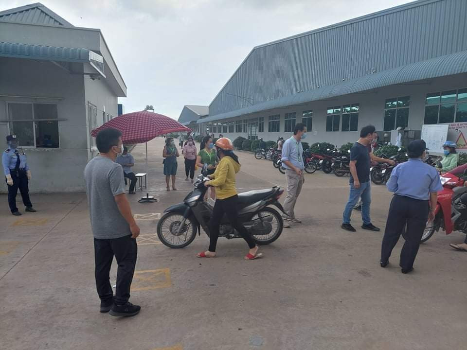 Tây Ninh họp khẩn vì 5 người nghi mắc COVID-19 chưa rõ nguồn lây trong KCN - 2