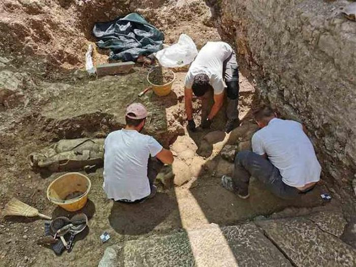 Đào vườn, phát hiện 32 người nằm trong bình khổng lồ từ thế kỷ thứ 2-1