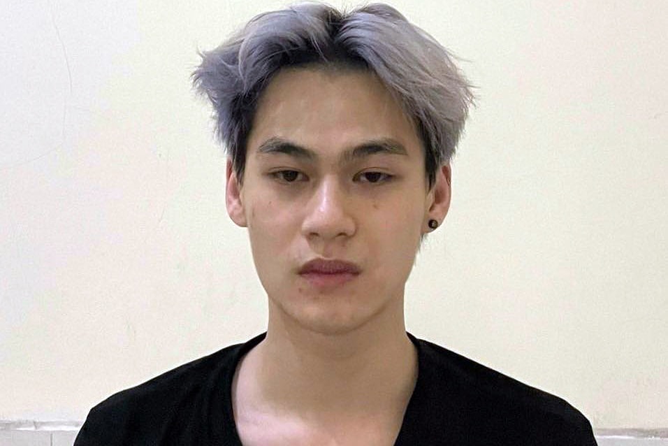 Hà Nội: Hot boy trồng cần sa trong nhà để bán cho khách - 1 Hà Nội: Hot boy trồng cần sa trong nhà để bán cho khách-1
