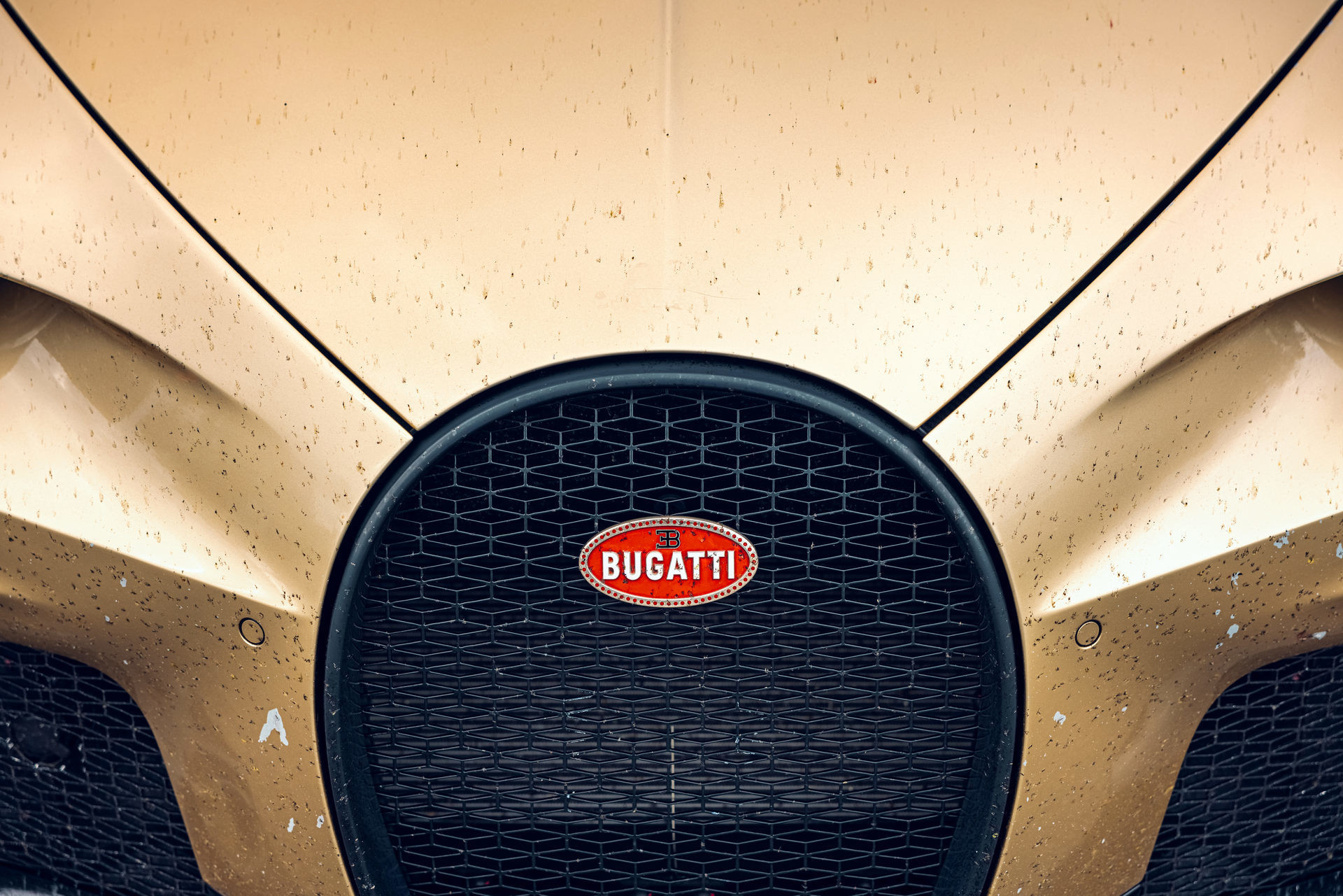 Hé lộ hình ảnh siêu xe Bugatti đang chạy thử với tốc độ 440 km/h-5