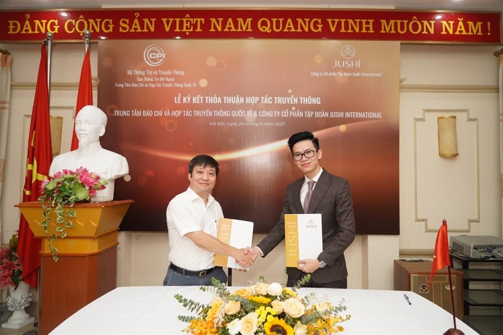 Ký kết thỏa thuận hợp tác truyền thông giữa Trung tâm Báo chí và Hợp tác Truyền thông Quốc tế với Công ty CP tập đoàn Jushi International-1
