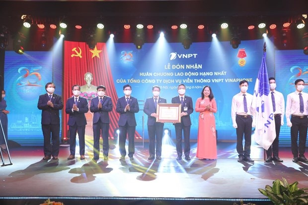 VNPT VinaPhone đón nhận Huân chương Lao động hạng Nhất hình ảnh 1 VNPT VinaPhone don nhan Huan chuong Lao dong hang Nhat hinh anh 1