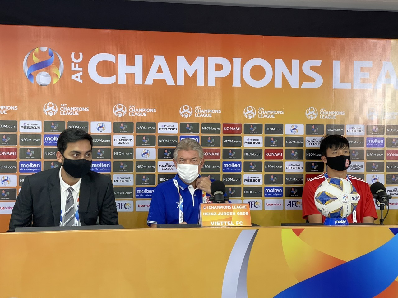 HLV Jurgen Gede: AFC Champions League cho Viettel nhiều kinh nghiệm - 1