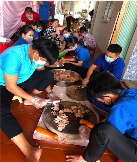 Thanh niên Bình Phước làm những món ăn dân dã tiếp sức lực lượng chống dịch-4