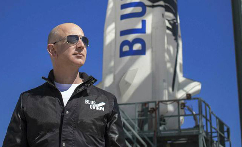Tỷ phú Jeff Bezos có được bảo hiểm trong chuyến bay sinh tử sắp tới?-1