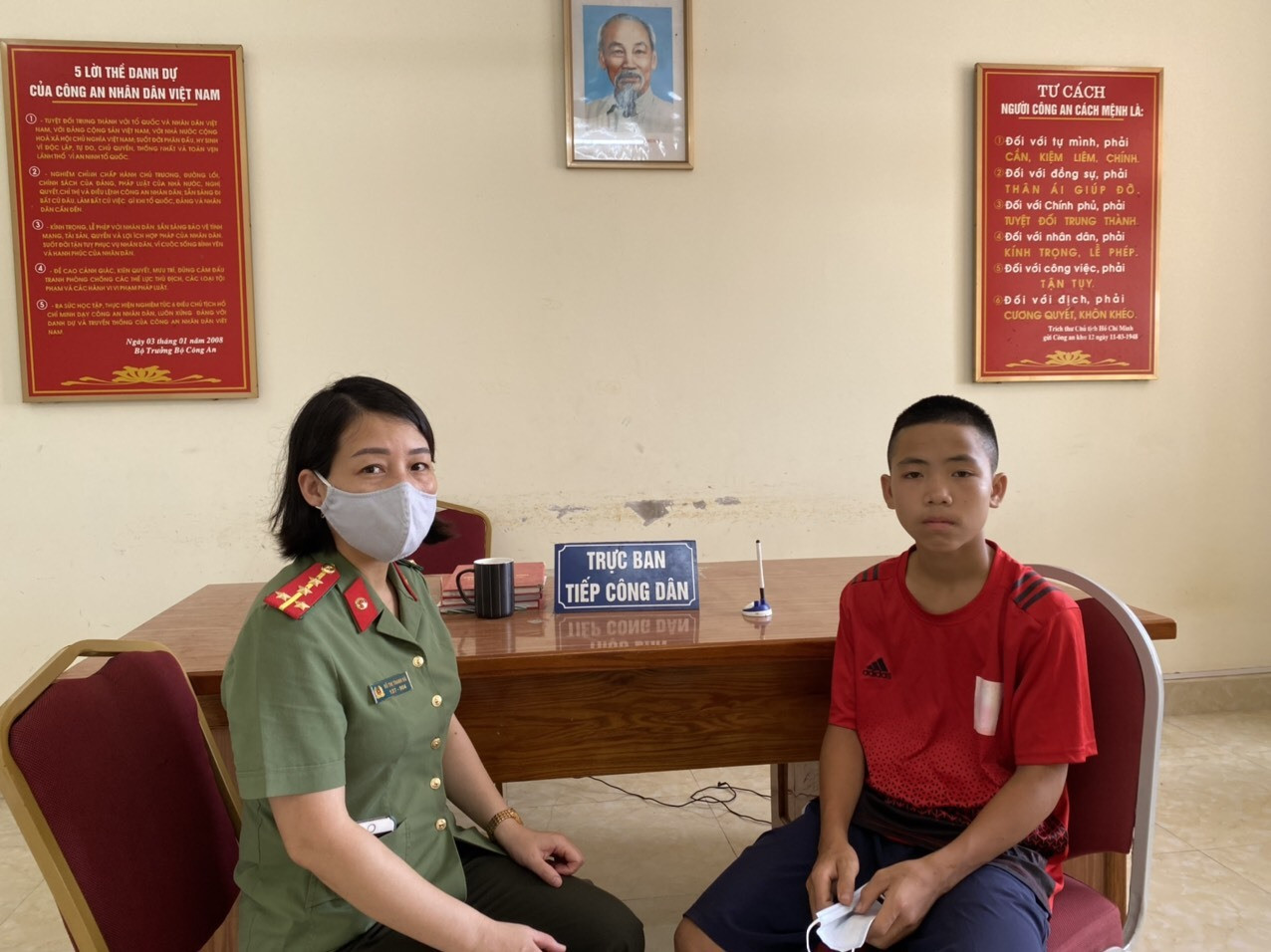 Công an giúp bé trai 15 tuổi đạp xe từ Hà Giang xuống Hải Phòng tìm mẹ - 1