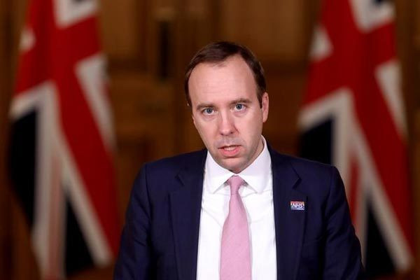 Bộ trưởng Y tế Anh từ chức sau lùm xùm ôm hôn trợ lý-1
