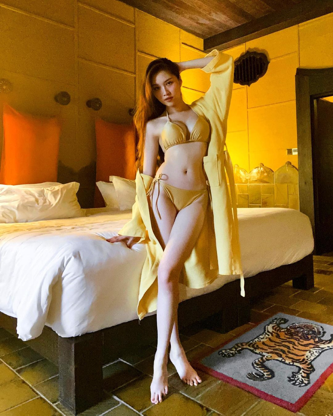 MC Nha Trang dẫn 3000 chữ không cần kịch bản: Nữ thần diện bikini trong phòng ngủ - 1
