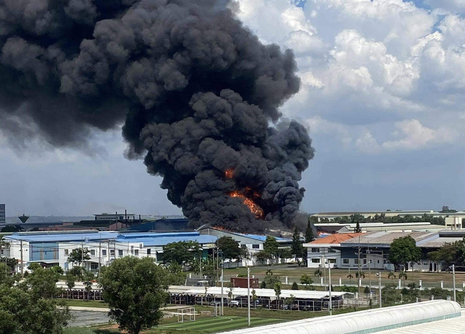 Cháy lớn tại khu công nghiệp Long Bình, Đồng Nai - 3