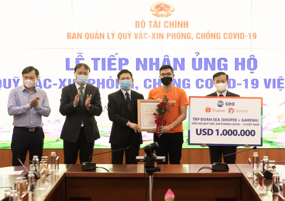 Shopee và Garena Việt Nam ủng hộ 1 triệu USD vào quỹ Vaccine phòng, chống COVID-19-1