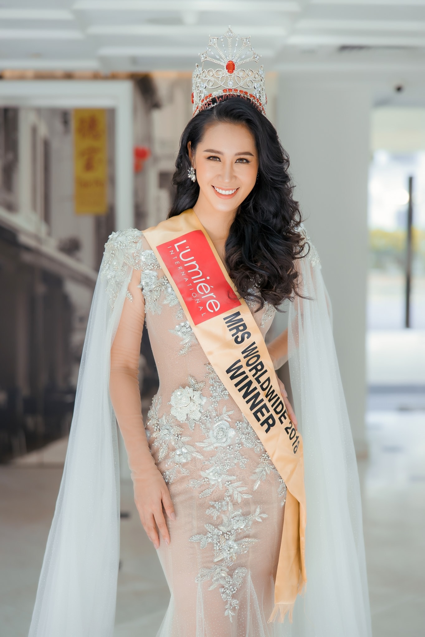 Hé lộ gia thế khủng, dòng dõi quyền quý của các Hoa hậu Việt - 10 Hé lộ gia thế khủng, dòng dõi quyền quý của các Hoa hậu Việt-10