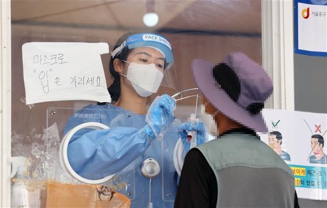 Các nước thực hiện nhiều biện pháp nghiêm ngặt hơn nữa chống COVID-19 hình ảnh 1 Cac nuoc thuc hien nhieu bien phap nghiem ngat hon nua chong COVID-19 hinh anh 1