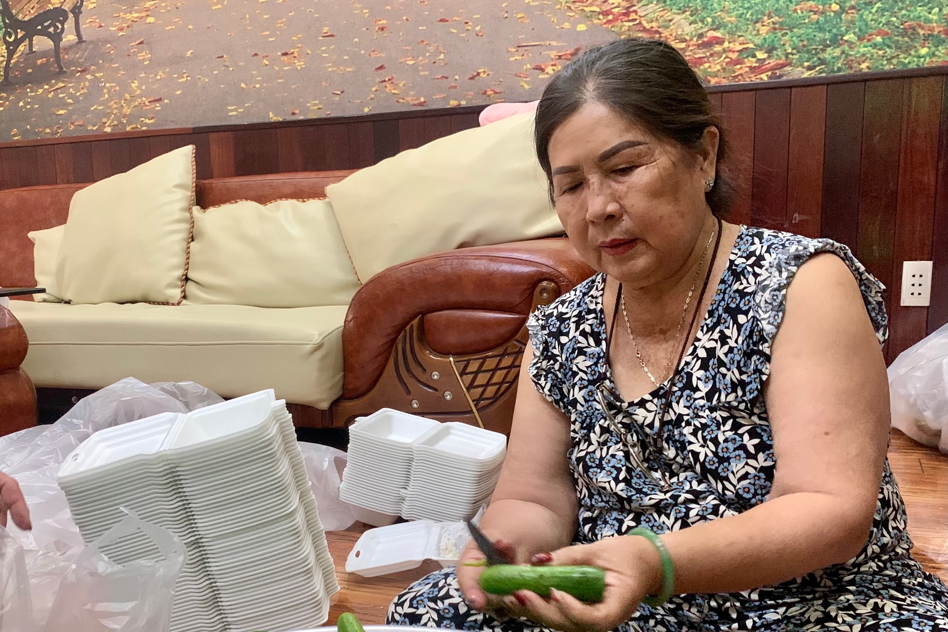 Hàng ngàn suất cơm đầy nghĩa tình và sự tận tâm đã được trao đi - 2 Hàng ngàn suất cơm đầy nghĩa tình và sự tận tâm đã được trao đi-2