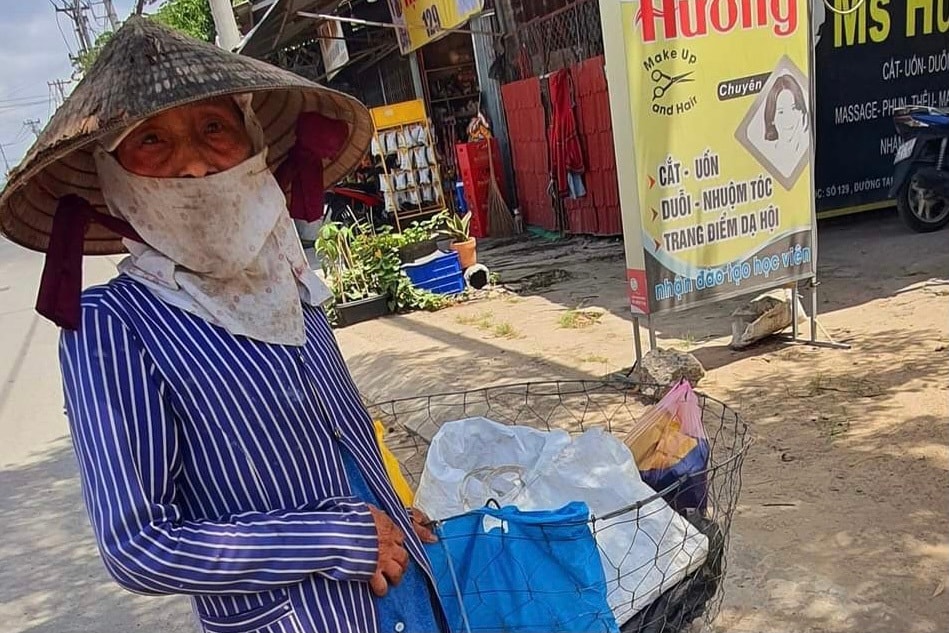 Hàng ngàn suất cơm đầy nghĩa tình và sự tận tâm đã được trao đi - 8 Hàng ngàn suất cơm đầy nghĩa tình và sự tận tâm đã được trao đi-8