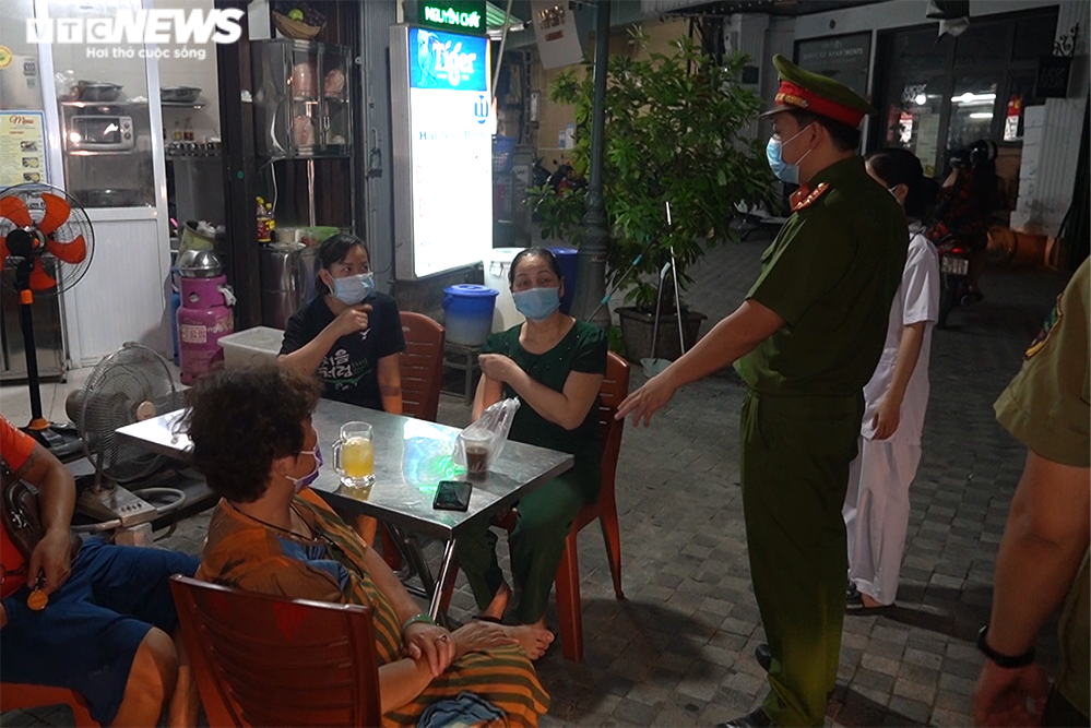 Hà Nội: Hàng quán than ế ẩm vì quy định đóng cửa trước 21h để phòng COVID-19  - 5