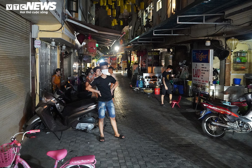 Hà Nội: Hàng quán than ế ẩm vì quy định đóng cửa trước 21h để phòng COVID-19  - 7
