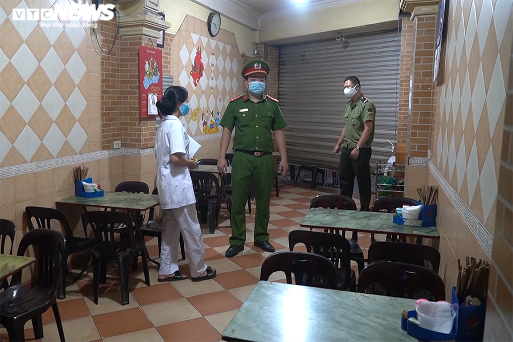 Hà Nội: Hàng quán than ế ẩm vì quy định đóng cửa trước 21h để phòng COVID-19  - 8