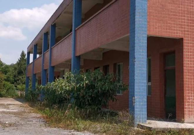 Trường học do Cổ Thiên Lạc xây dựng bị bỏ hoang-1