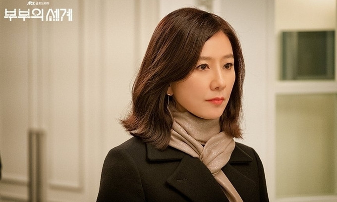 Chị đại Kim Hee Ae tái xuất sau 'Thế giới hôn nhân', tính cách vẫn không lẫn đi đâu được