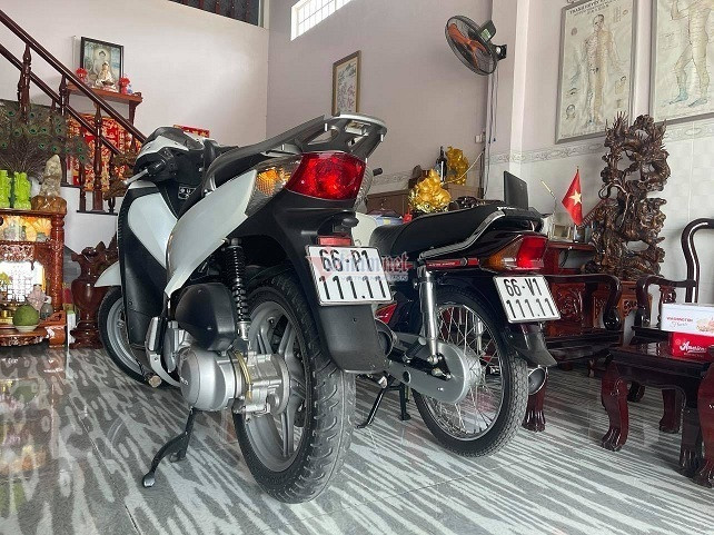 Honda SH cũ biển ngũ quý 1 giá gần 300 triệu đồng ở Hà Nội