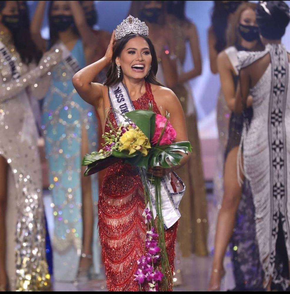 Nhan sắc tân Miss Universe bị bà mẹ U40 chặt đẹp-7