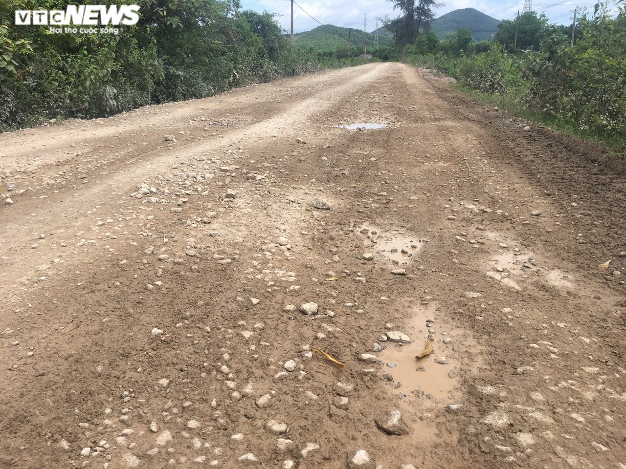 Mỏ đá ở Quảng Bình gây ô nhiễm, dân 'gồng mình' chịu trận  - 2