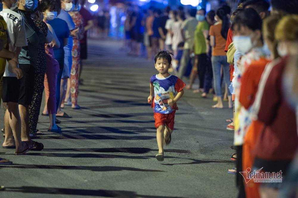 Phường có nhiều ca Covid-19, quận Bình Tân xét nghiệm 57.000 người trong đêm