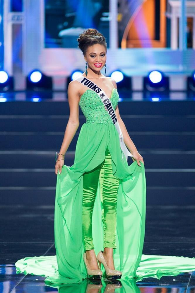 Đầm dạ hội bị chê tơi bời tại Miss Universe: Bộ giống váy ngủ, bộ như khăn trải bàn-18