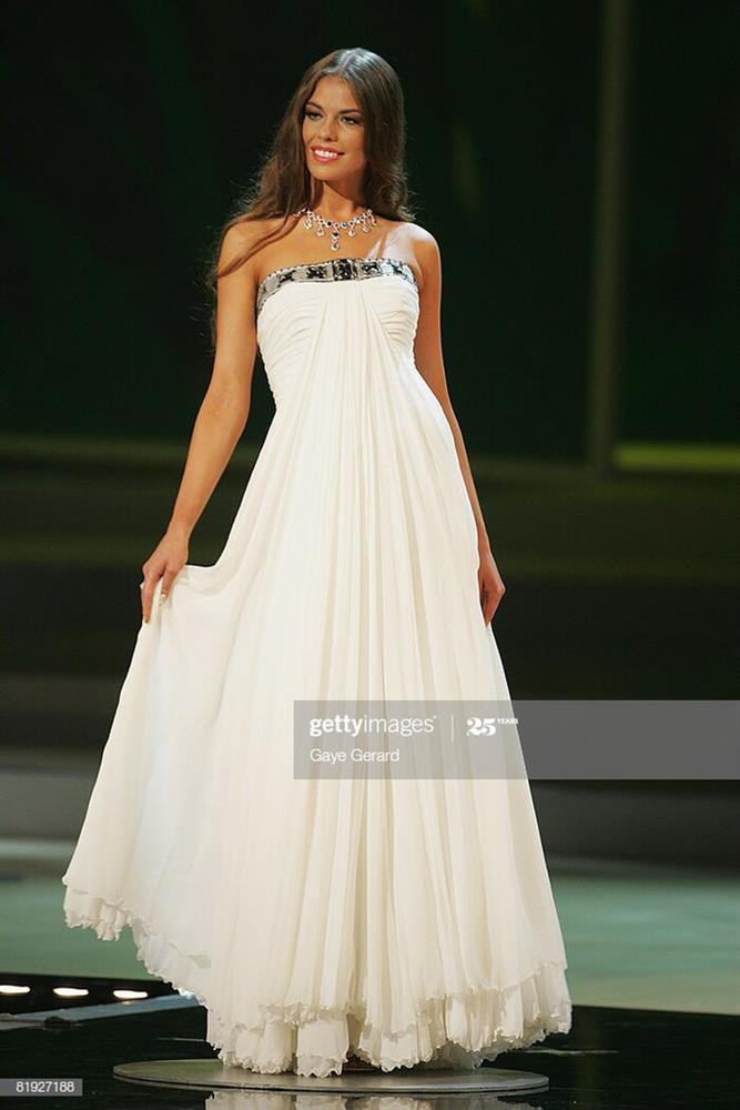 Đầm dạ hội bị chê tơi bời tại Miss Universe: Bộ giống váy ngủ, bộ như khăn trải bàn-4