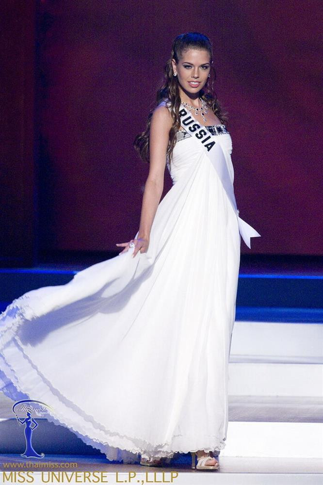 Đầm dạ hội bị chê tơi bời tại Miss Universe: Bộ giống váy ngủ, bộ như khăn trải bàn-5