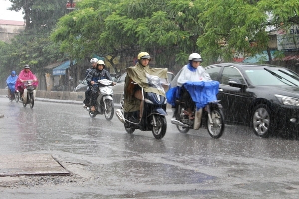 Dự báo thời tiết ngày 5/7: Bắc Bộ mưa lớn, vùng áp thấp tiến vào Biển Đông - 1