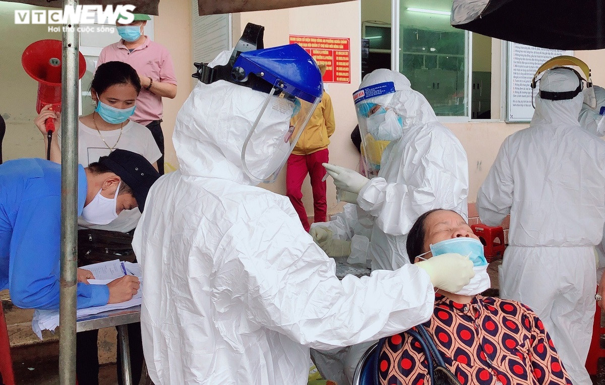 Phú Yên ghi nhận 35 ca mới, Quảng Ngãi thêm 13 người dương tính SARS-CoV-2 - 1