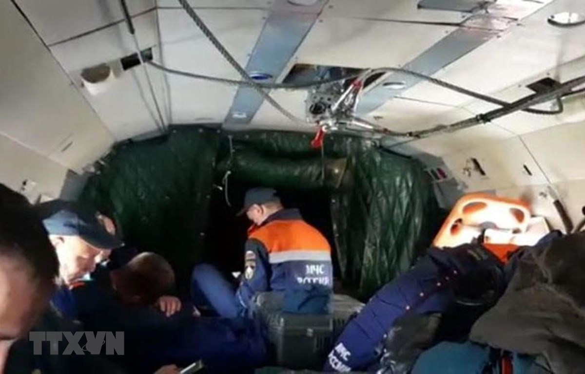 Lực lượng cứu hộ được triển khai tới khu vực máy bay Antonov An-26 của Nga mất tích tại Kamchatka ngày 6/7/2021. (Ảnh: EMERCOM/TTXVN)