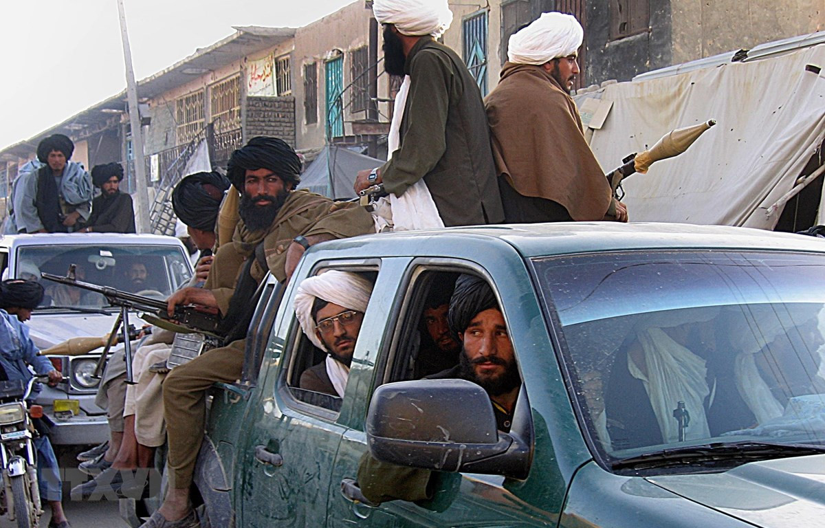 Các tay súng Taliban tại huyện Sangin, tỉnh Helmand, Afghanistan. (Ảnh: AFP/TTXVN)