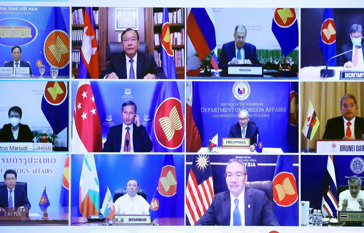 Bộ trưởng Ngoại giao các nước dự Hội nghị Bộ trưởng Ngoại giao đặc biệt ASEAN-Nga theo hình thức trực tuyến chiều 6/7. (Ảnh: Lâm Khánh/TTXVN)