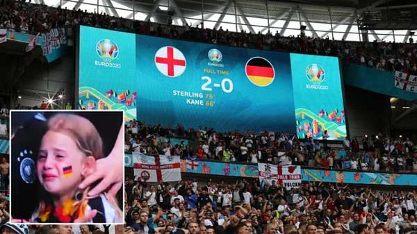 Bị chế nhạo vì khóc nức nở trên khán đài EURO 2020, bé gái được quyên tiền ủng hộ hơn 1 tỷ đồng và cái kết ấm lòng-2
