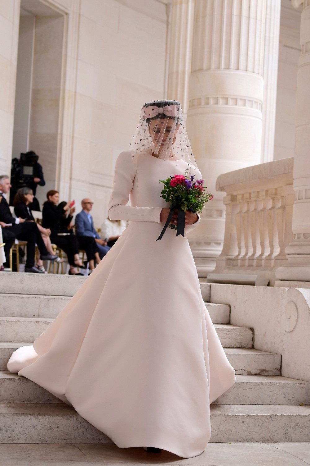 Chanel váy cưới