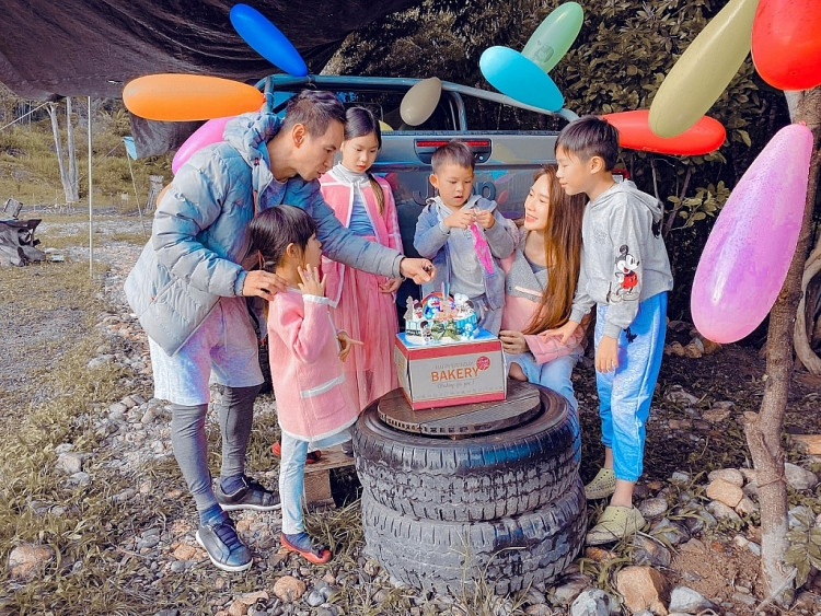 Ngắm khoảnh khắc đời thường của gia đình Lý Hải – Minh Hà khi tổ chức sinh nhật giản dị cho con trai út tại Đà Lạt