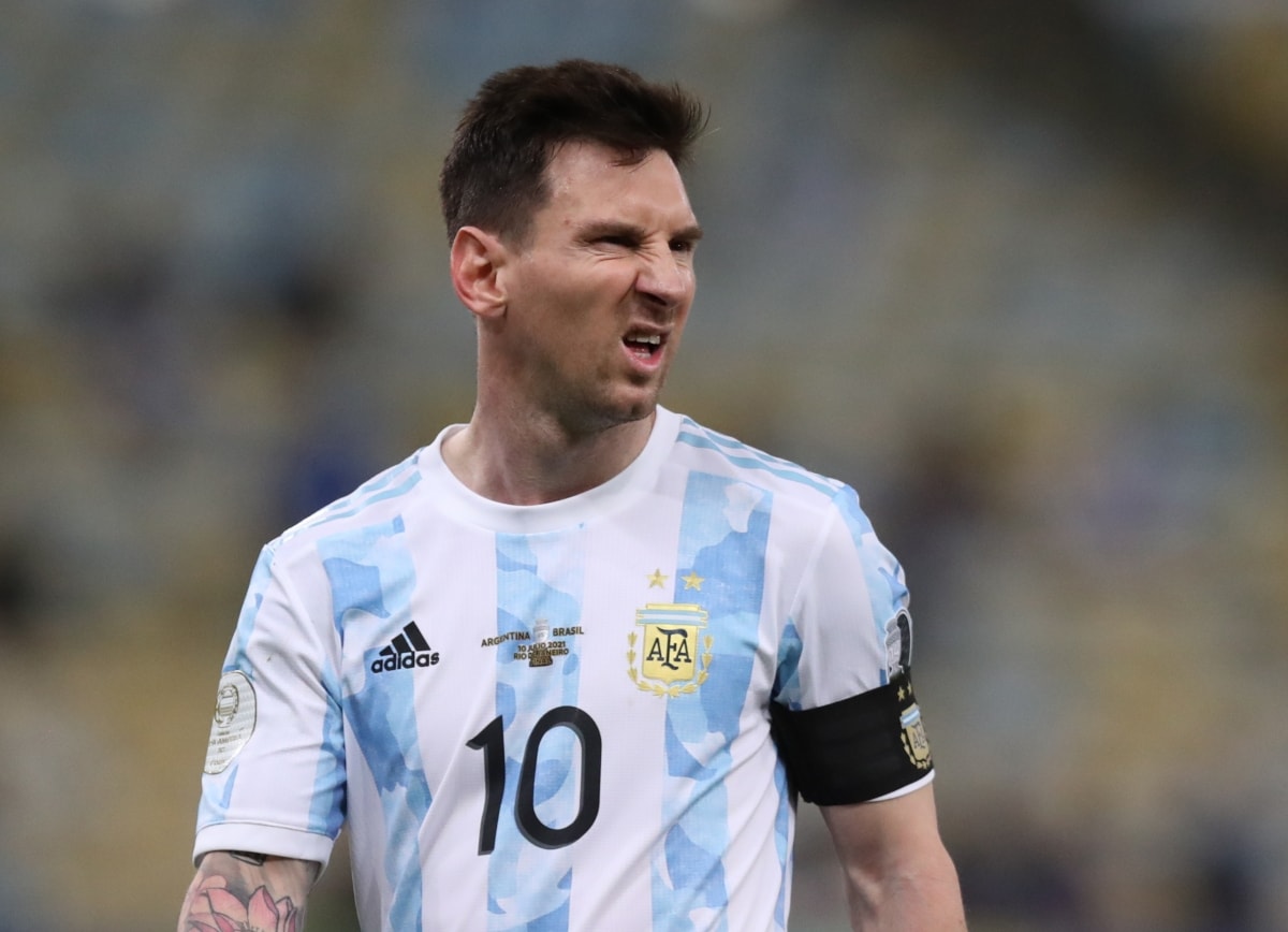 Messi chơi không nổi bật nhưng chỉ còn cách danh hiệu đầu tiên cùng ĐT Argentina hơn 20 phút nữa. (Ảnh: Reuters).