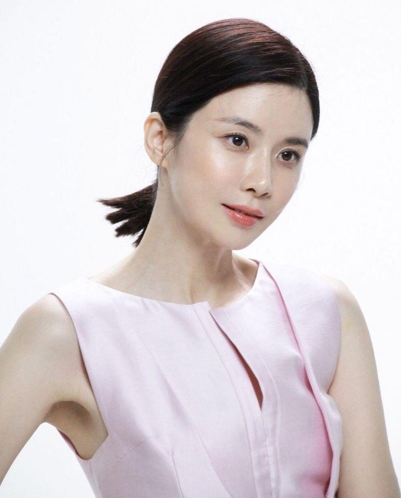 Bí quyết gìn giữ sắc vóc tuổi tứ tuần của Lee Bo Young-4