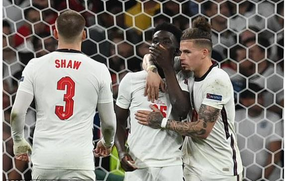 Dàn sao tuyển Anh khóc nức nở sau thất bại tại chung kết EURO 2020  - 1