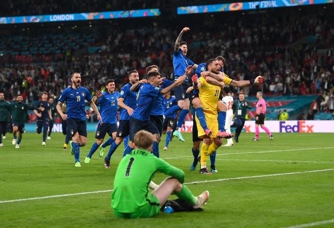 Dàn sao tuyển Anh khóc nức nở sau thất bại tại chung kết EURO 2020 - 2