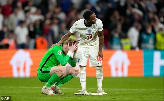 Dàn sao tuyển Anh khóc nức nở sau thất bại tại chung kết EURO 2020  - 7