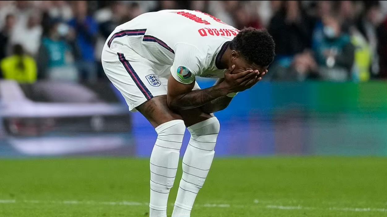 Dàn sao tuyển Anh khóc nức nở sau thất bại tại chung kết EURO 2020  - 3