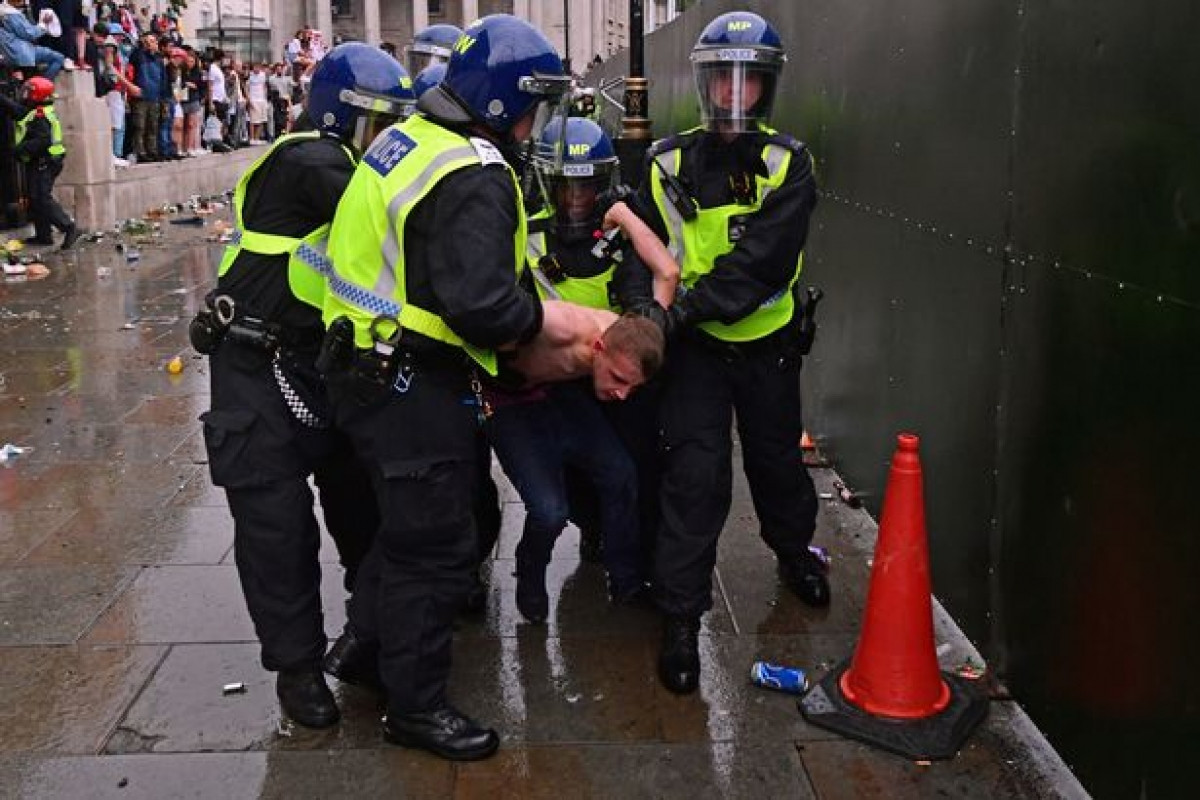 Nhà chức trách cho biết, đã có 49 người bị bắt giữ và 19 nhân viên cảnh sát bị thương sau trận chung kết EURO 2021.