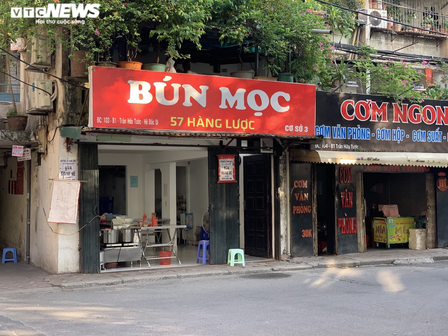 Phòng COVID-19, hàng quán ăn sáng ở Hà Nội nơi đóng cửa, nơi chỉ bán mang về  - 8